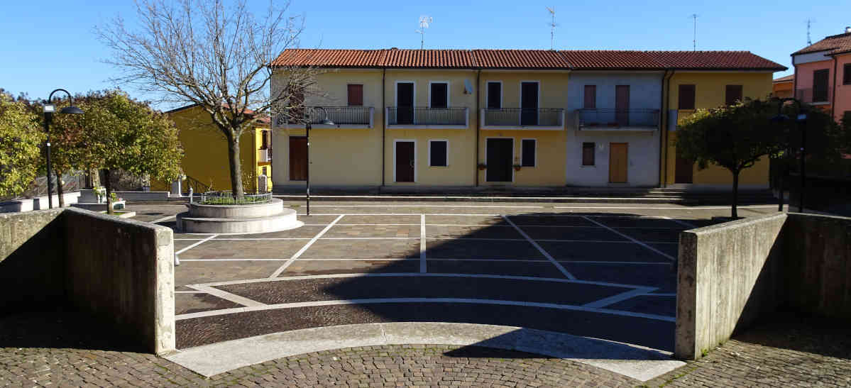 piazza_scaled_particolare